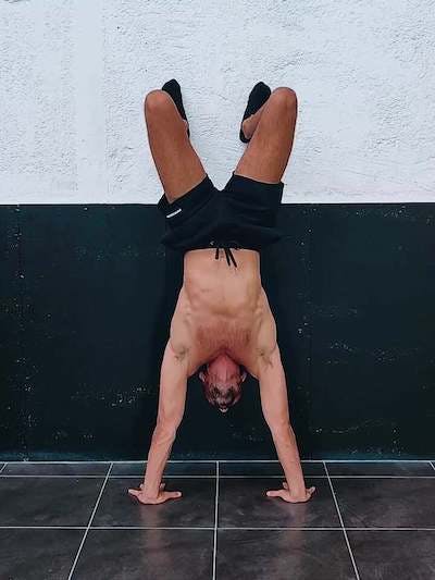Assisted short handstand push-ups