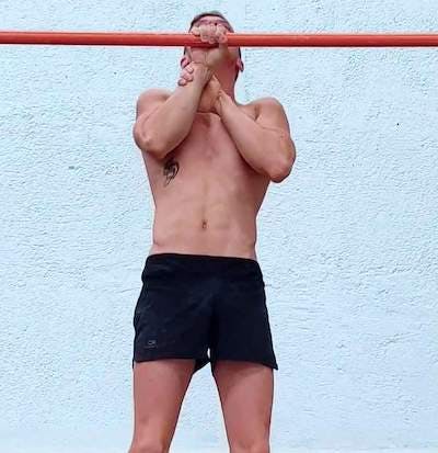 Wrist-assisted one arm pull-up