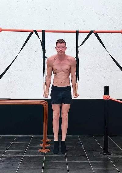 Front lever a muscle up nos anéis