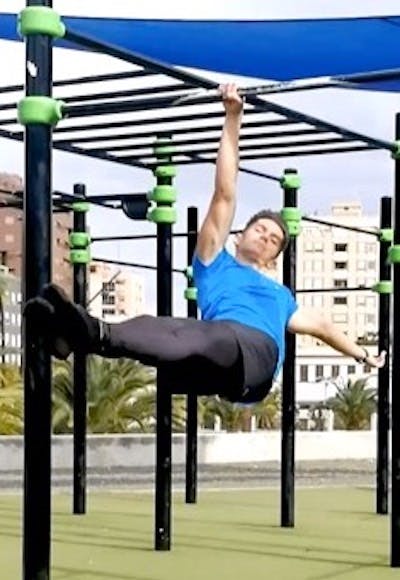 One arm front lever
