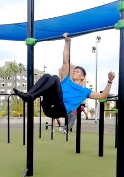 Tucked Front lever raises a 1 mano