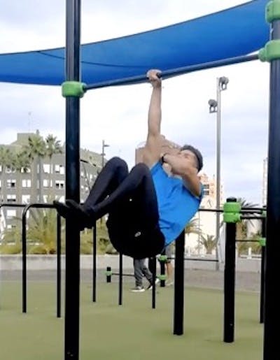 Shoulder assisted one arm tucked front lever raises