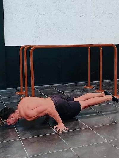 Floating planche lean push ups