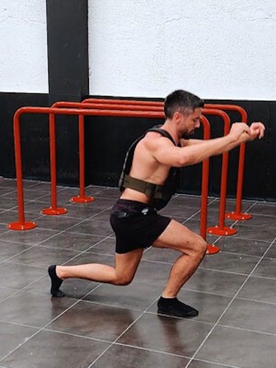 Explosive weighted lunges with change