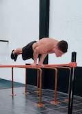 Pseudoplanche on bar